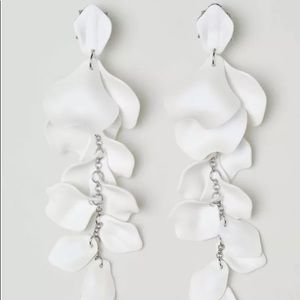HM conscious exclusive white clip earring